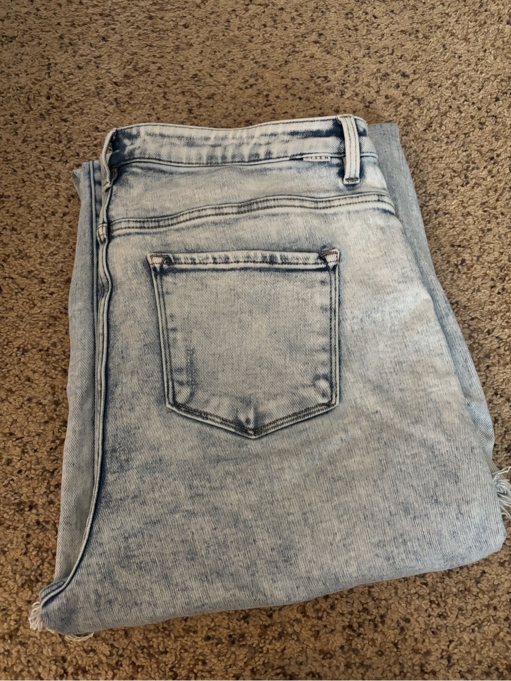 Straight Leg Women's Jeans in Light Wash Blue